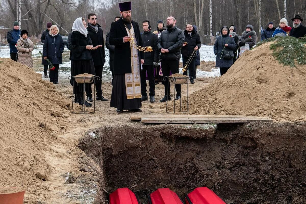 Захоронение останков тамплиеров. Кладбище памяти жертв 9 января.