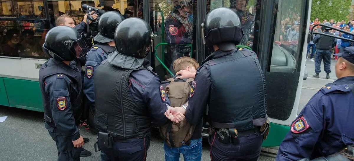 Несанкционированные митинги несовершеннолетние. Ответственность за несанкционированные митинги. участие несовершеннолетних в несанкционированных митингах. несанкционированные массовые мероприятия. участие несовершеннолетних в массовых беспорядках.