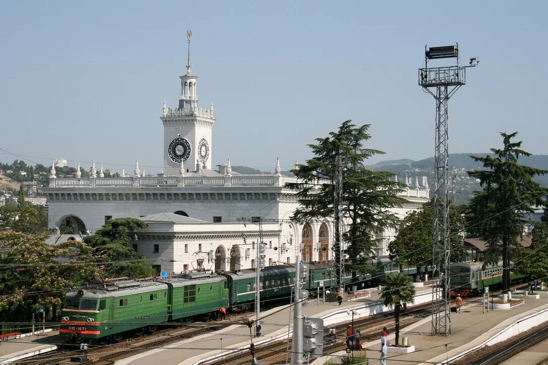 д. железнодорожный вокзал сочи, сочи. жд вокзал сочи пути. сочи ж/ вокзал ж д. станция сочи какая жд.