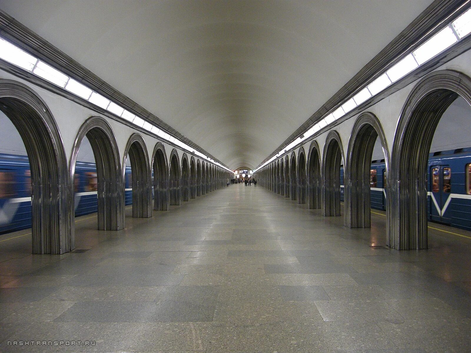 Метро академ