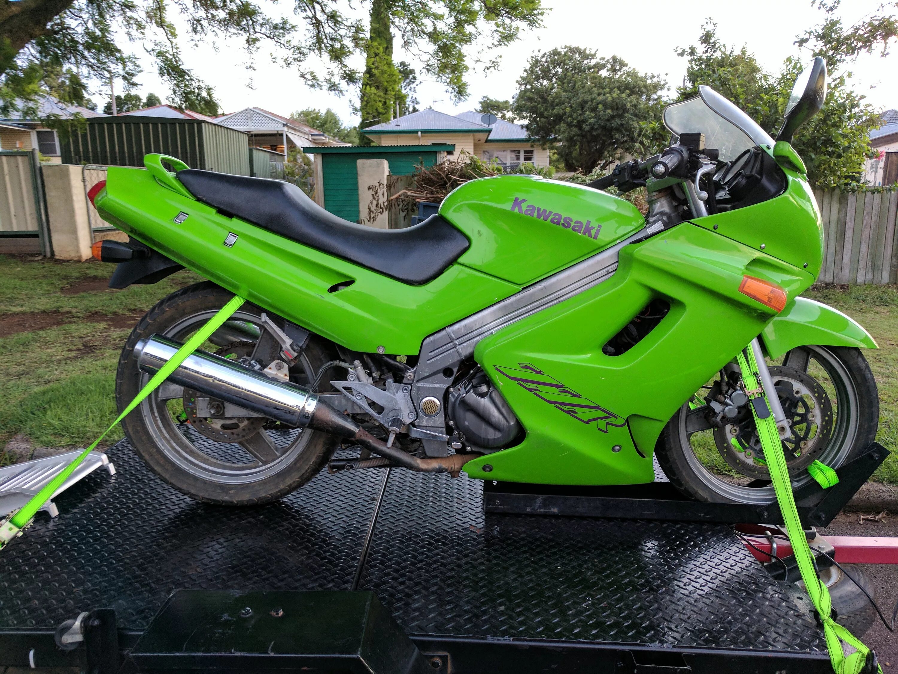 Недорогие байки. Kawasaki ZZR 250. Kawasaki Ninja ZZR 250. Сузуки ZZR 250. Kawasaki ZZR 50-250.