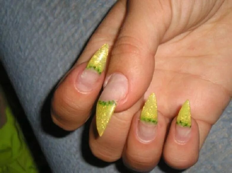 плохой маникюр. кривые нарощенные ногти. неудачный маникюр гель лаком. неудачный маникюр. неудачный маникюр.