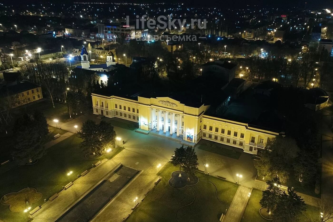 Краснодарский край г тихорецкая. Город Тихорецк Краснодарский край. Городской дворец культуры в г. Тихорецк, Краснодарский край. Городской дворец культуры Тихорецк. Тихорецк центр города.