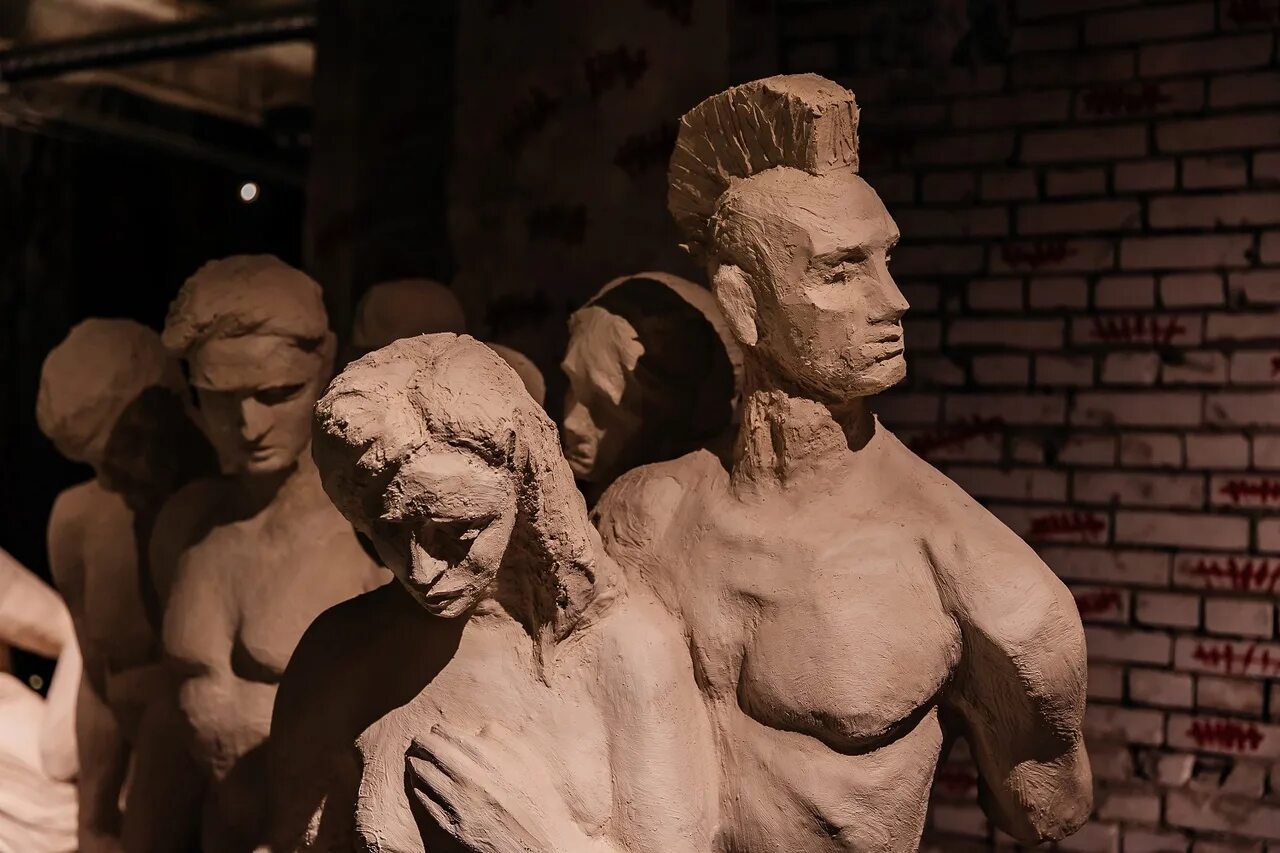 Выставка апокалипсис санкт. Выставка апокалипсис брусницын. выставка «апокалипсис» в культурном квартале «брусницын». выставка апокалипсис брусницын спб. апокалипсис выставка питер.