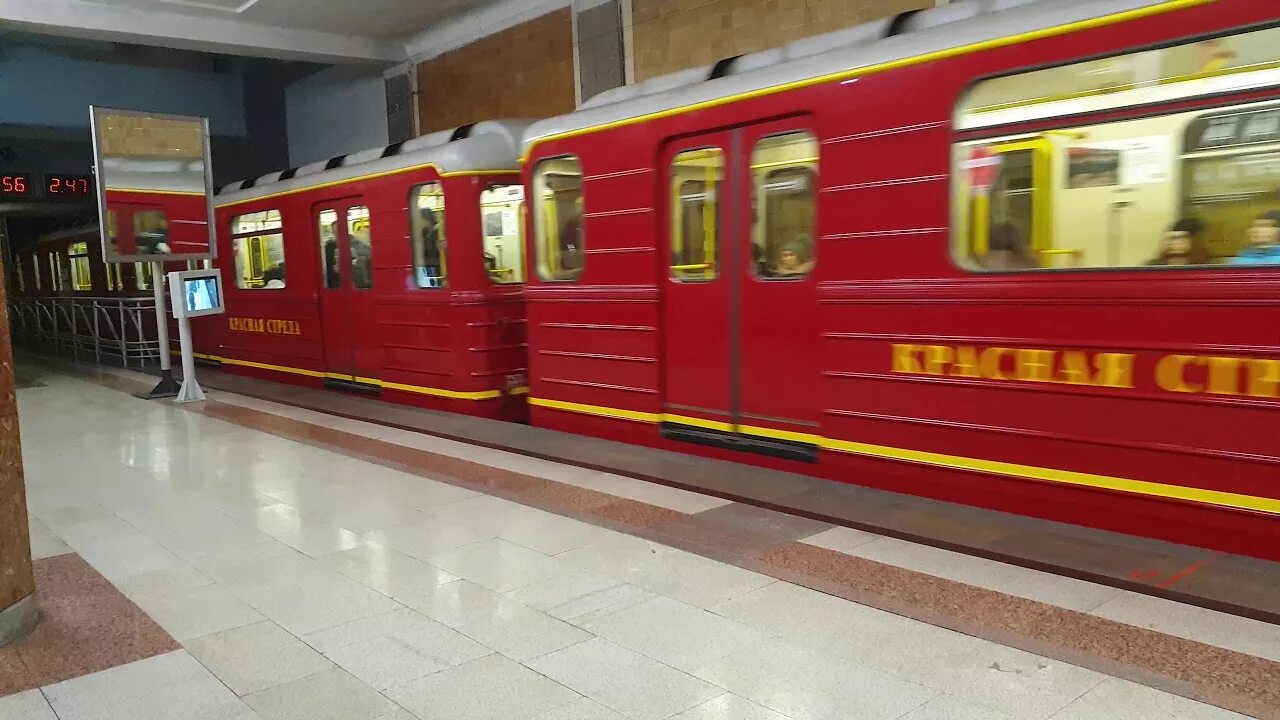 Электричка до красного знамени. Юбилейный поезд метро. Электричка до красного знамени. Старые электрички. Поезд метро красная стрела.