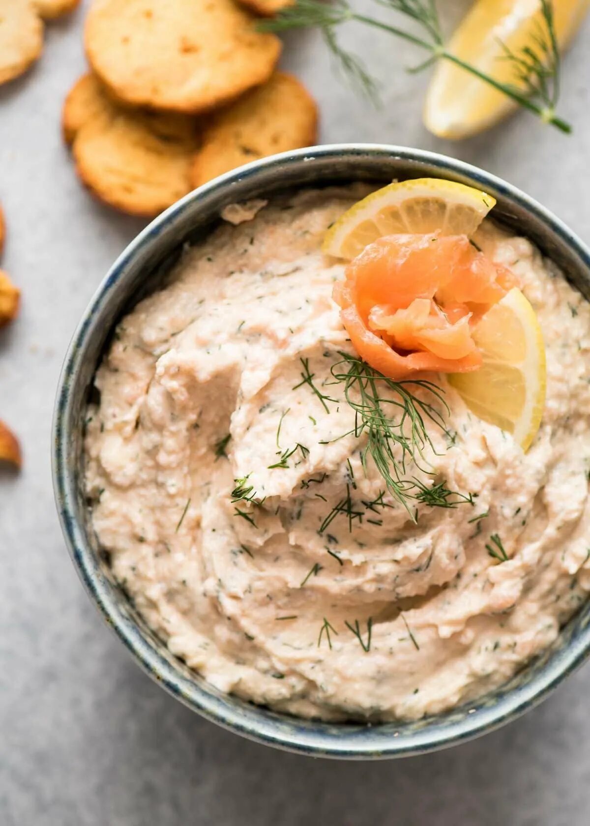 Рецепт паштета из рыбы в домашних условиях. Паштет Salmon tartare. Рыбный паштет риет. Риет креветочный. Паштет риет из лосося.