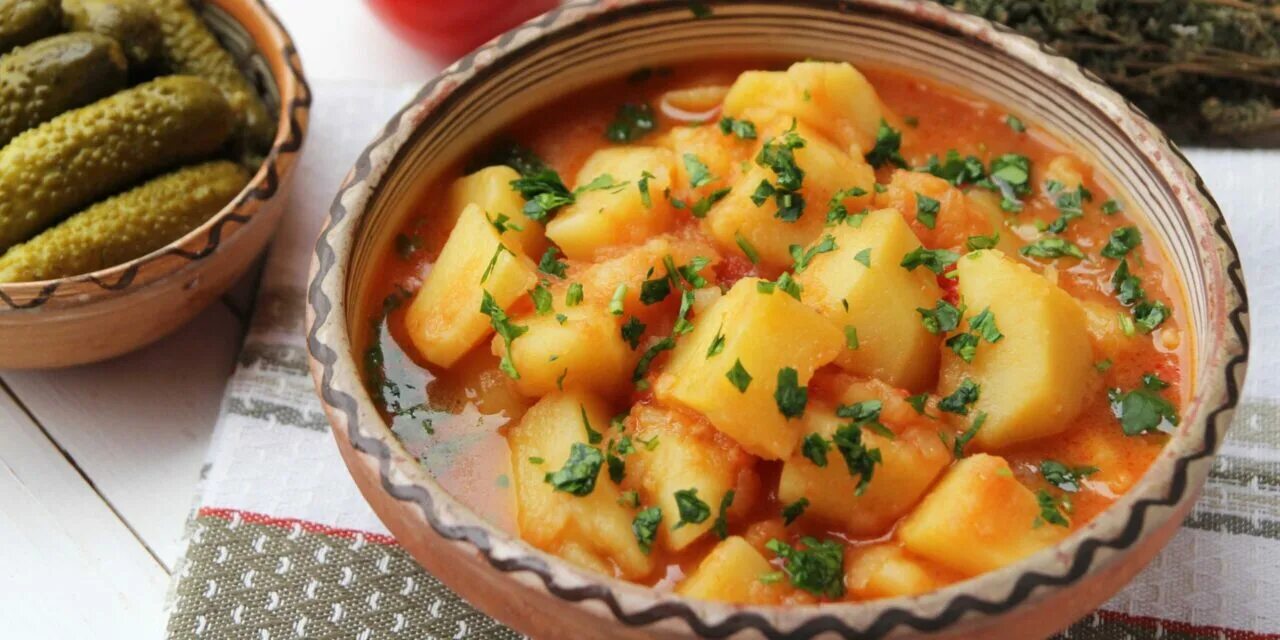 Огурцы тушеные с картошкой