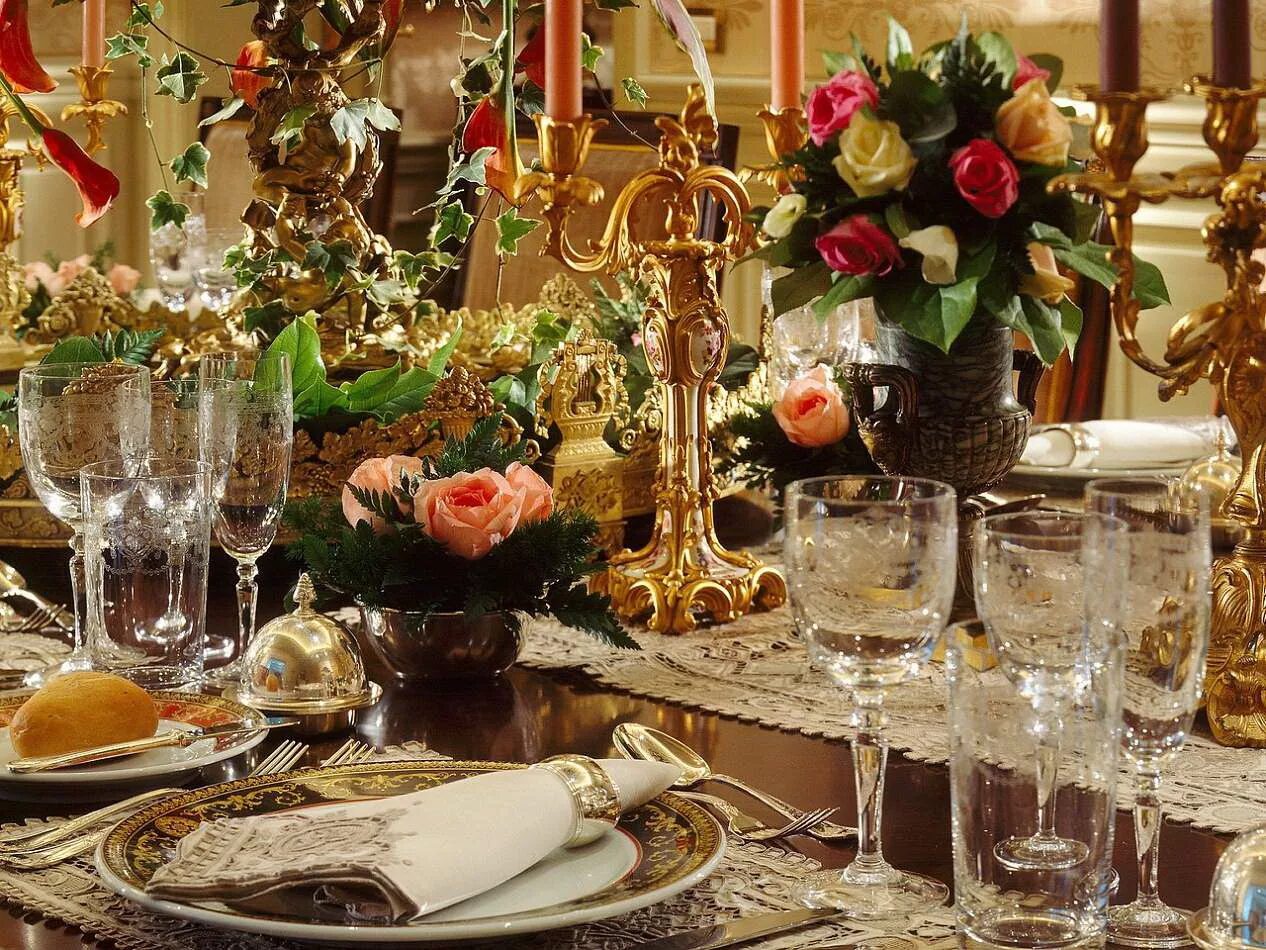 Фотки новогоднего стола. Сервировка праздничного стола. Красивый праздничный стол. Красиво накрытый стол. Красиво сервированный стол.
