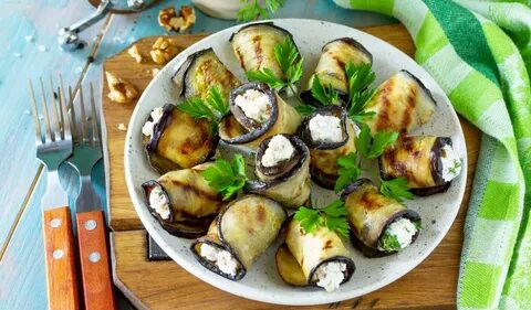 Баклажаны с орехами и зеленью