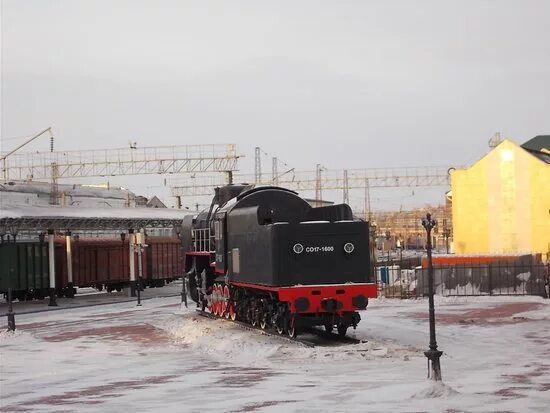 Орджоникидзе красноярск. Памятник-паровоз «Серго Орджоникидзе». Паровоз Серго Орджоникидзе в Красноярске. Паровоз памятник Серго Орджоникидзе Красноярск. Поезд Серго Орджоникидзе в Красноярске.