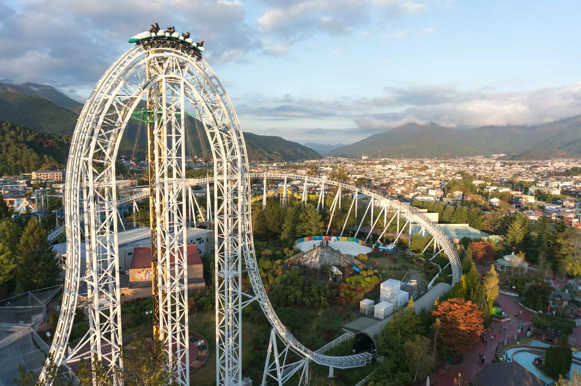 Лучшие развлечения. Dodonpa (Фудзиёсида, Япония). Dodonpa аттракцион. Парк Fuji q Highland. Самые опасные американские горки в мире.