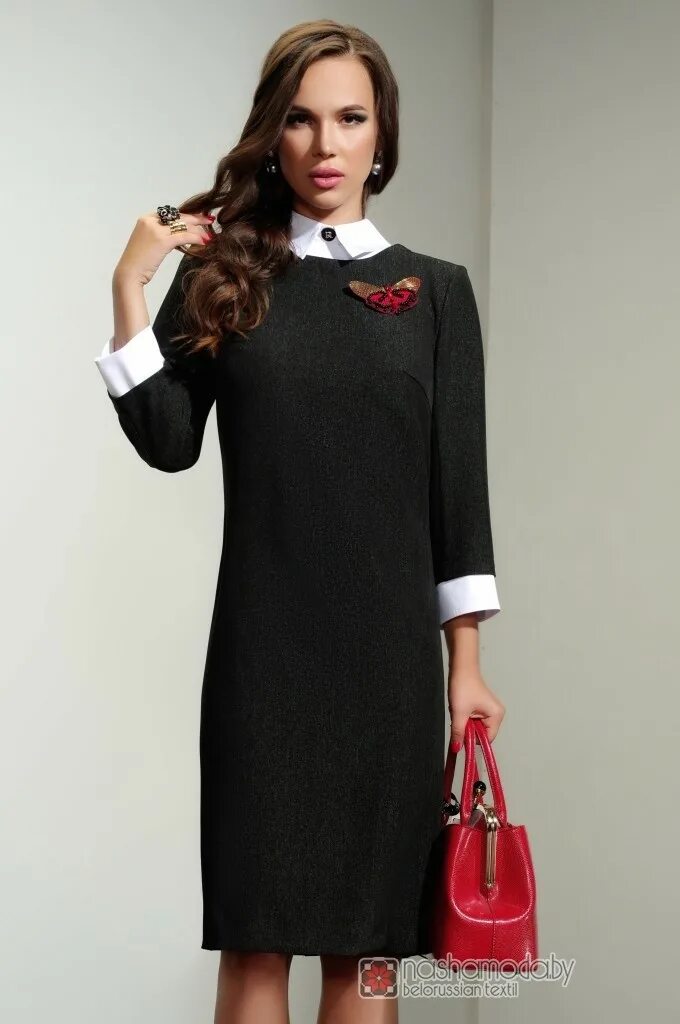 офисное платье. платье с воротничком. платье с воротничком. платье с кружевным воротником. черное платье с белым воротником и манжетами валдберис.