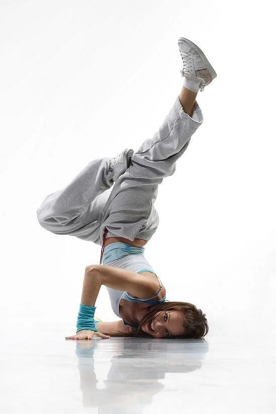 Движение из брейк данса для начинающих. Легкие движения брейк данса для детей. Виктор гребенюк брейк данс. Зинкевич дмитрий валерьевич брейк данс. Брейк данс для начинающих.