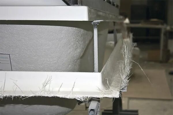 Клеить акриловую ванну