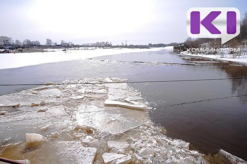 Уровень воды в реках коми на сегодня. Паводок. Река Печора половодье. Ледоход на реке Луза. Ледоход Вычегда.