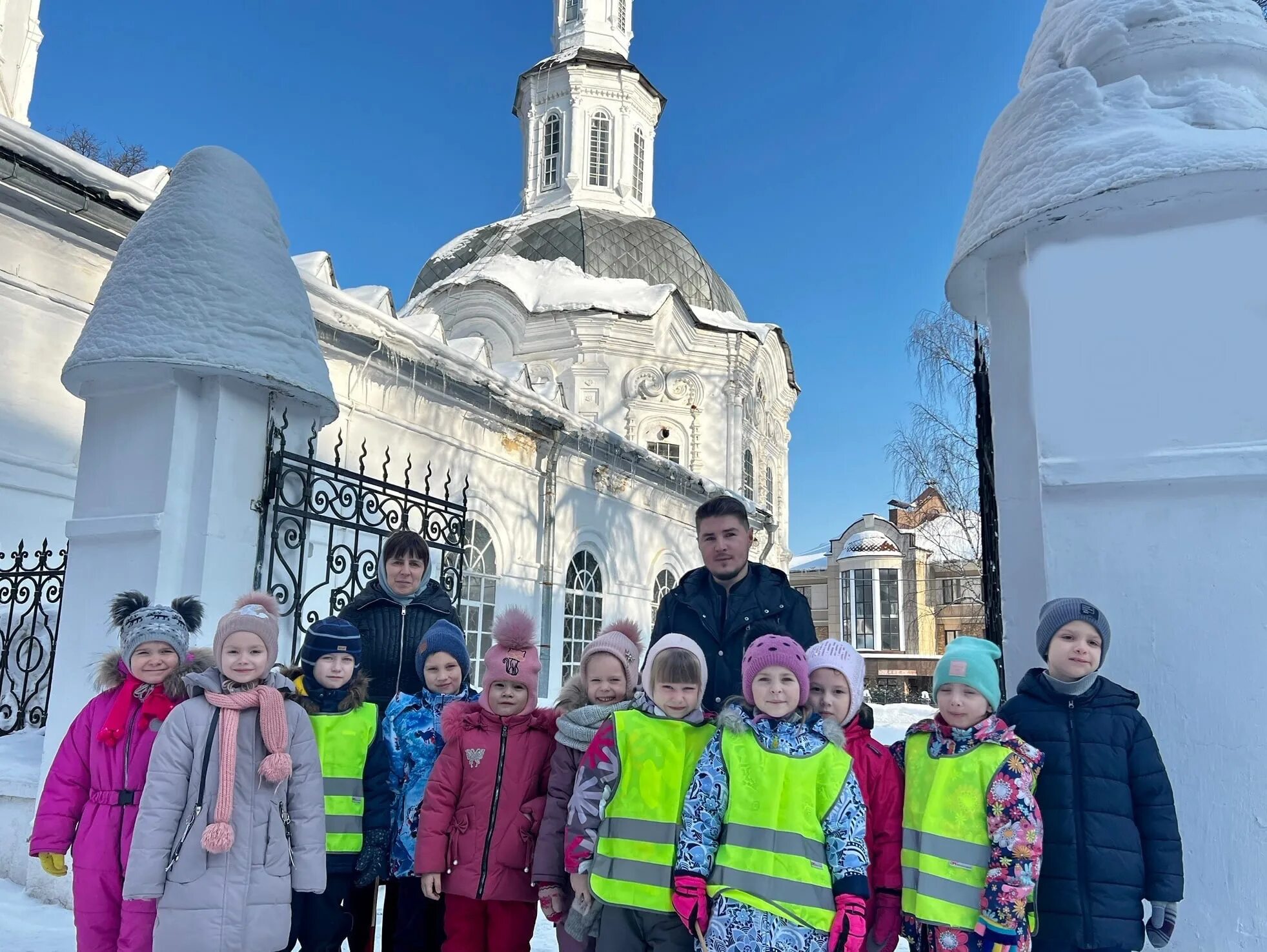 Церковь введения во храм пресвятой богородицы спирово чудо с фреской. Иерей антоний воронежская епархия храм рождества христова. Школьники в храме. Дети в церкви. Детский сад 2 калининград.