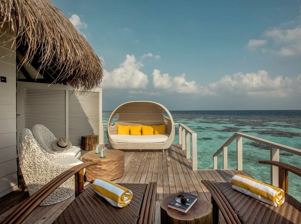 Luxury moon. Drift Thelu Veliga Retreat 4*. Джоли отель Мальдивы. Drift Thelu Veliga Retreat Maldives. Paradise Retreat Мальдивы.