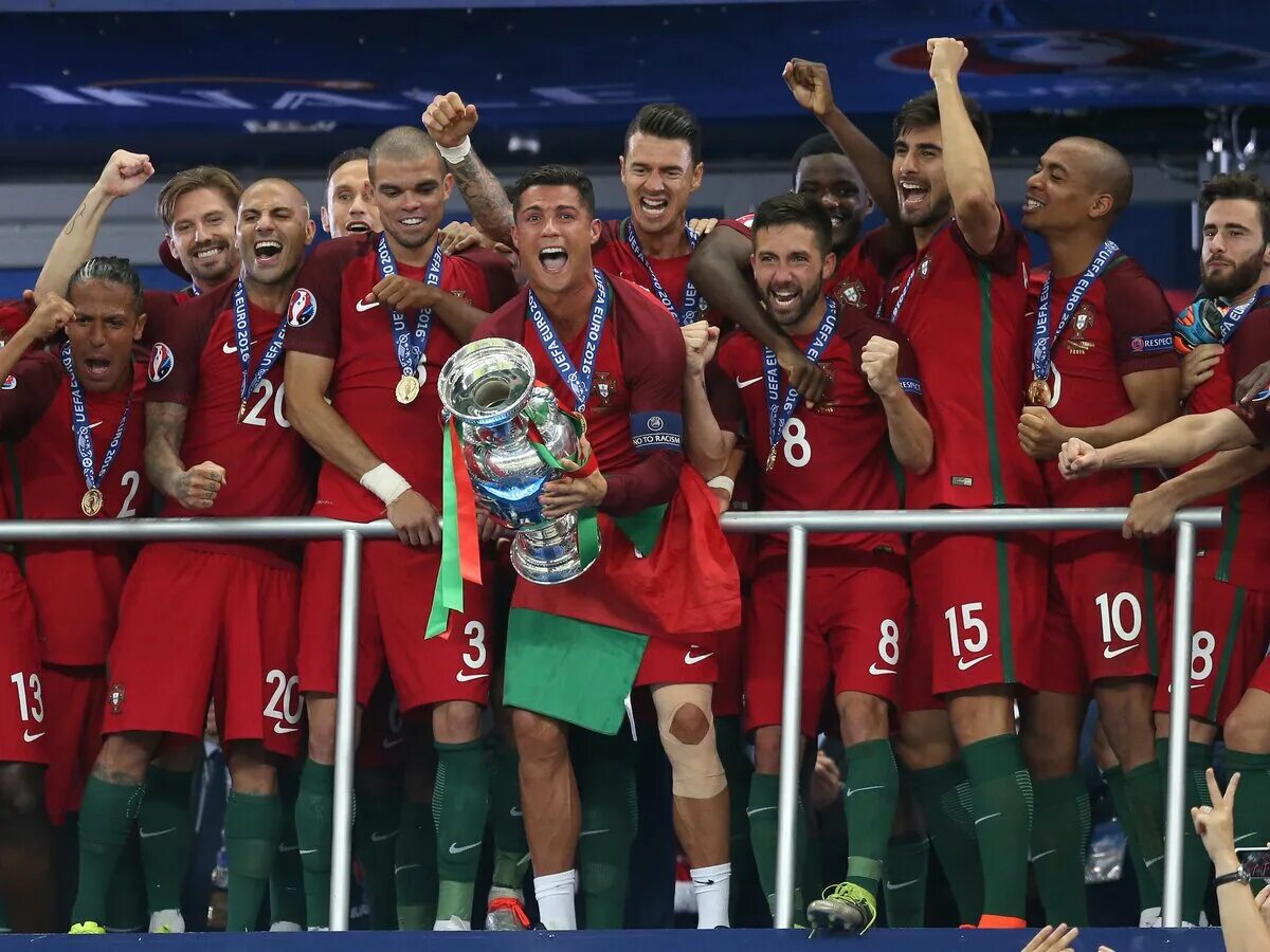 Португалия чемпион европы по футболу 2016. Чемпион европы 2020 кьеллини. Сборная греции евро 2004. Кто играл в финале чемпионата европы. Кто играл в финале чемпионата европы.