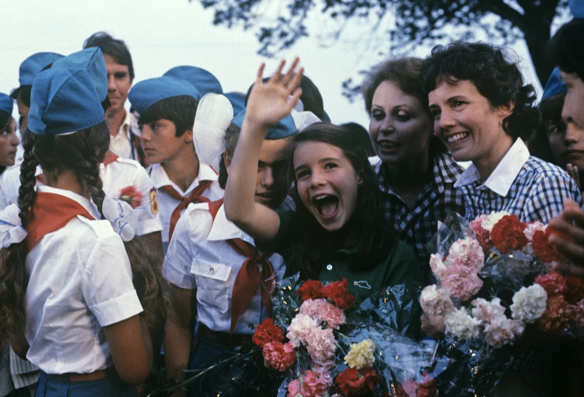 Саманта Смит в Артеке. Катя лычёва и Саманта Смит. Саманта Смит 1983. Артек СССР Саманта Смит. Цветы советских времен