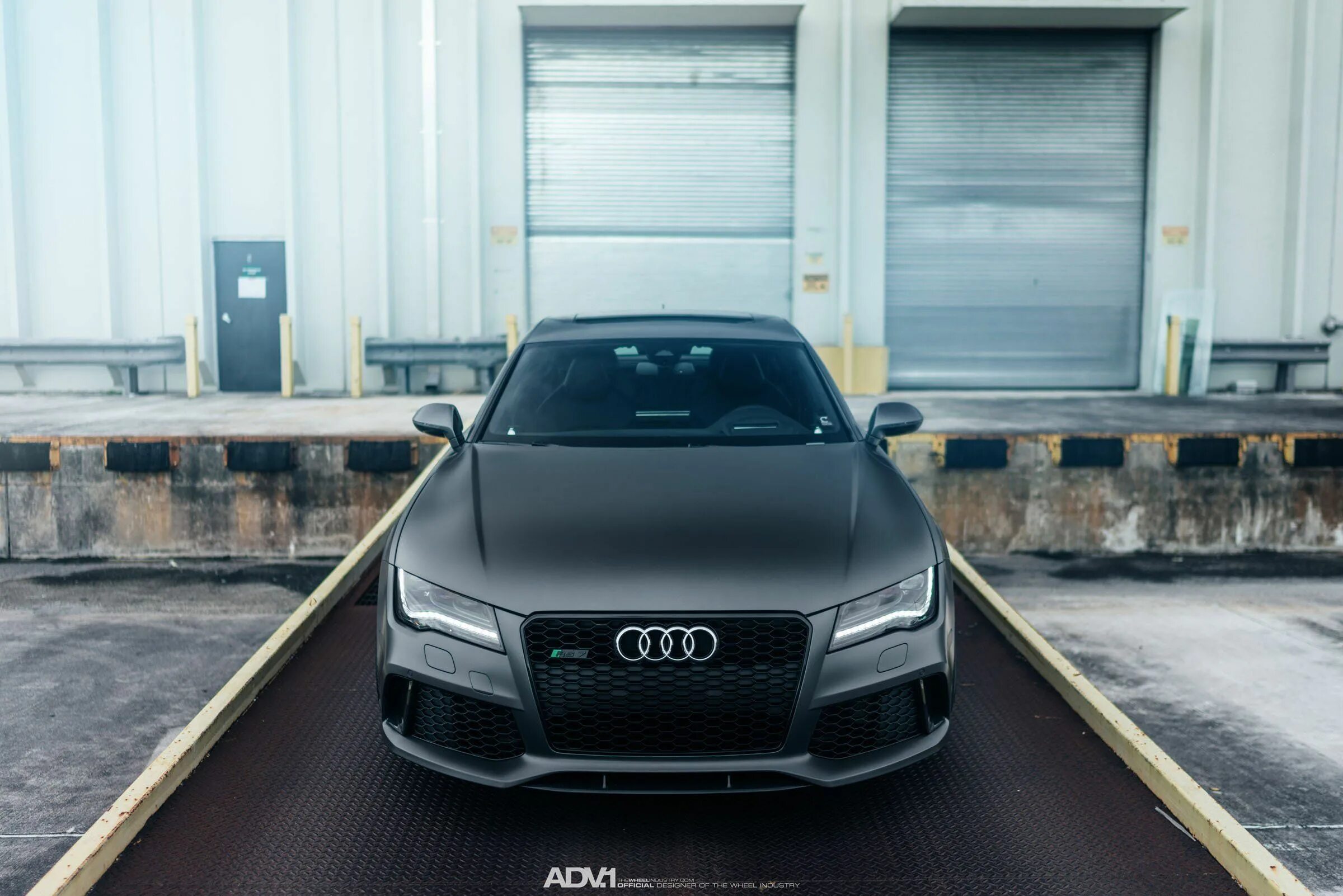 Обои ауди на айфон. Audi rs7 Black. Audi rs7 зеленая. Audi rs7 обои на айфон. Audi a7 Matte.