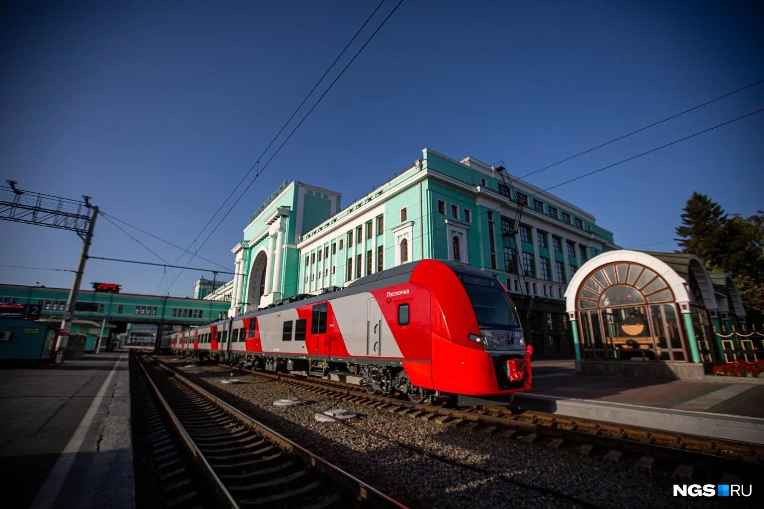 Электропоезд тогучин. Ласточка Новосибирск Томск. Поезд Ласточка Новосибирск. Железная дорога Барнаул Новосибирск. Электричка Ласточка Новосибирск.