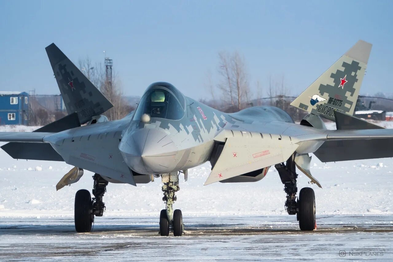 Новейший российский истребитель. Су-57 истребитель. Су-57 ВВС России. Су-57 реактивный самолёт. Истребитель 5-го поколения Су-57.
