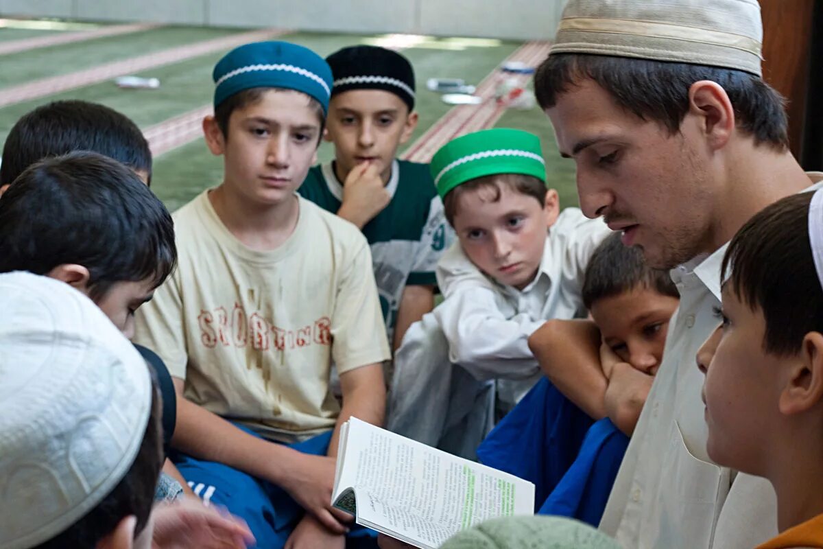 Мусульманские дети. Мусульманские дети в мечети. Исламское воспитание. Молодёжь в Исламе.