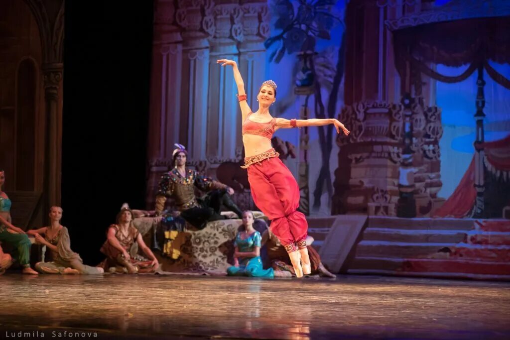 Фонтан балет. Хан гирей бахчисарайский фонтан балет. Фонтан балет. Бахчисарайский фонтан мариинский театр. Бахчисарайский фонтан балет астана.