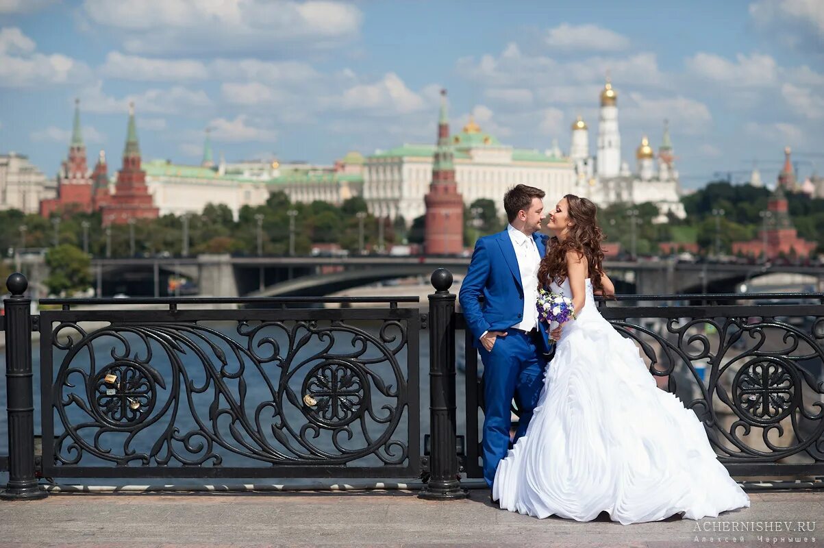 Русские муж и жена съемки. Свадебная фотосессия. Свадьба в Москве. Свадьба на красной площади. Места для свадебной фотосессии в Москве.