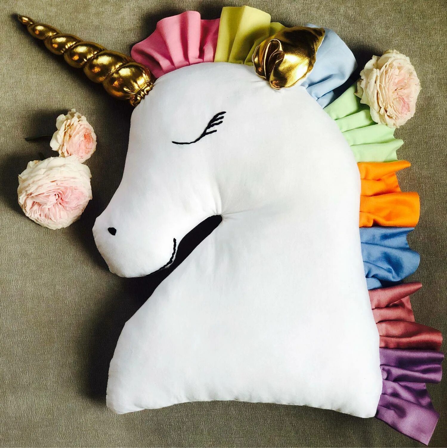 Игрушка подушка единорог. Игрушка из фетра единорожка. Подушка единорог. Поделка единорожка. Мягкая игрушка подушка единорог.