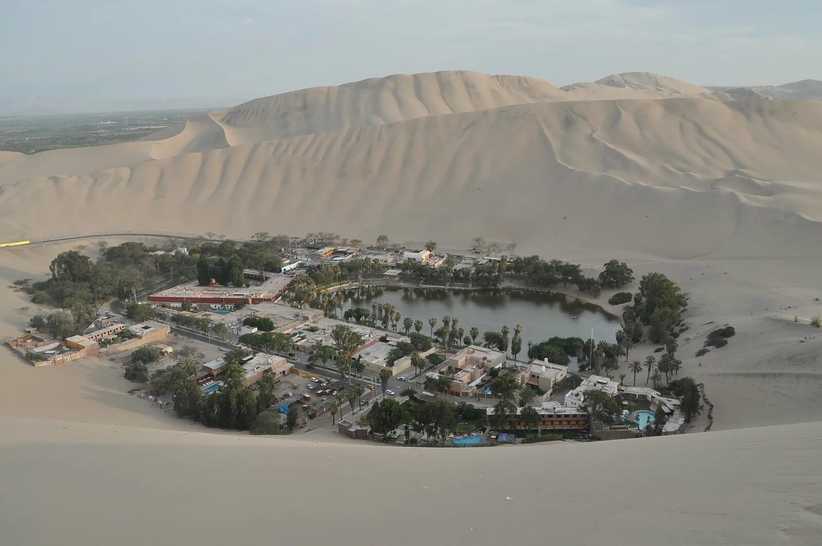 Оазис Уакачина. Оазис в Перу. Перу, пустыня Атакама, Оазис Huacachina. Оазис среди пустынных дюн – Уакачина. Оазис в азии