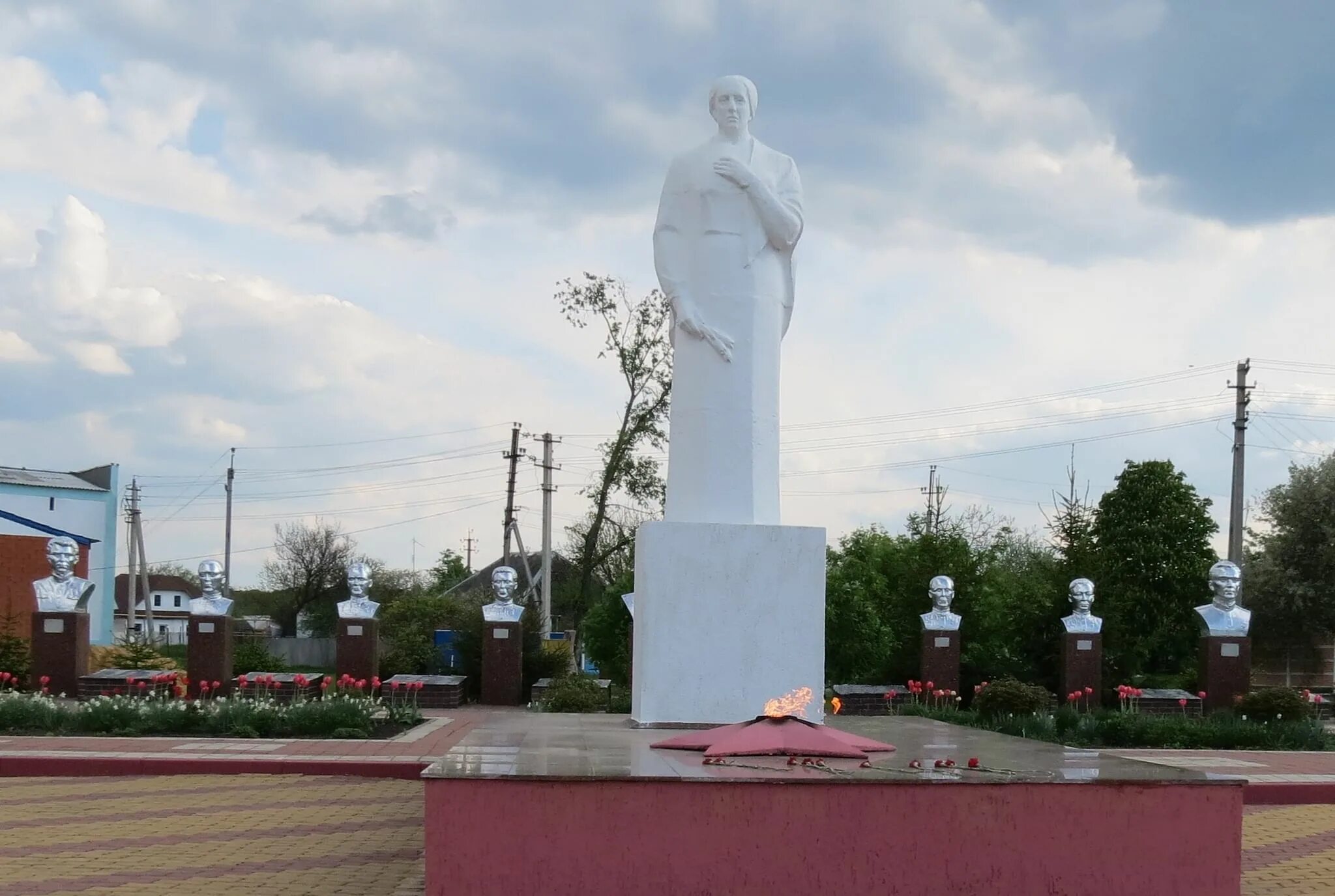 Мемориал красная Яруга. Краеведческий музей красная Яруга. Мемориал поселок красная Яруга. Парк Победы п.красная Яруга Краснояружский район. Красная яруга район