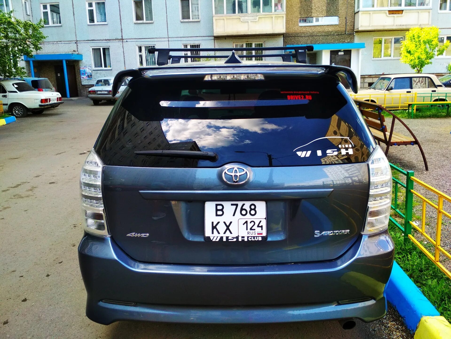 Уши на спойлер тойота виш. Toyota wish zne10. Спойлер toyota wish. Спойлер тойота виш 2003. Тойота виш zne14.