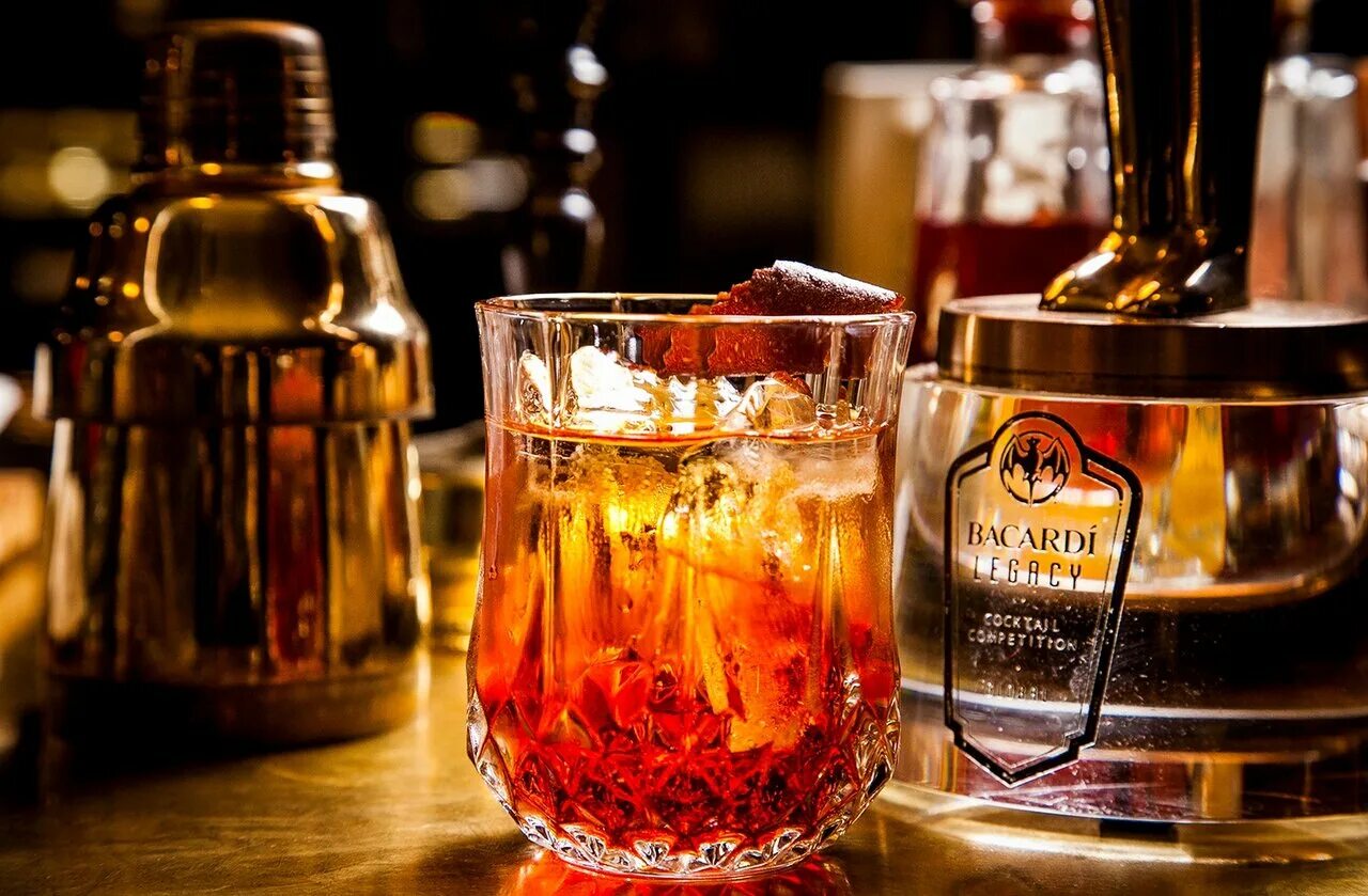 коктейль бары в москве. коктейльный бар москва. бар dry wet москва тверская. меню коктейль бара. коктейль бар барная.