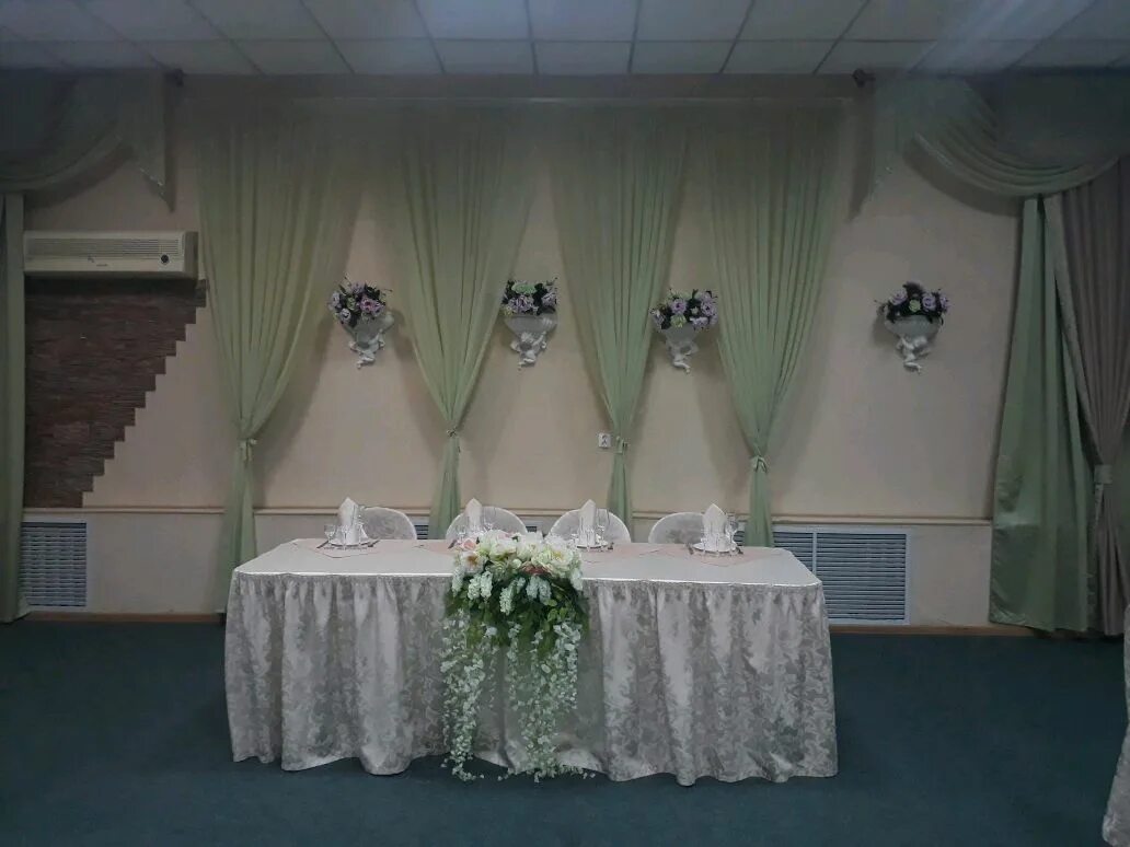 Кафе у барыни омск меню. Кафе бар. Кафе у барыни. Кафе у барыни. Кафе у барыни омск.