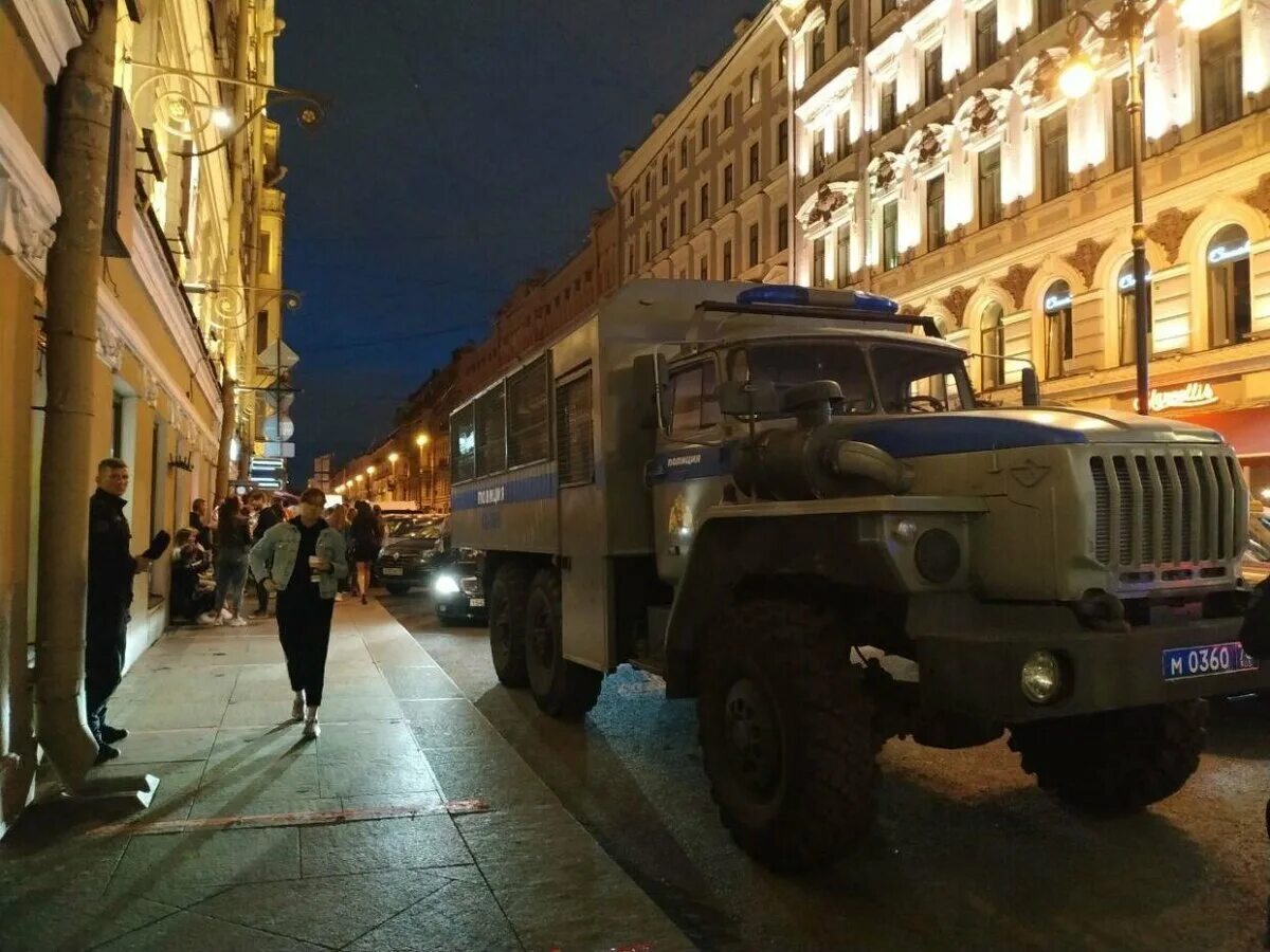 Думская сегодня. Полиция на улице Рубинштейна. Думская Санкт-Петербург. Думская площадь Санкт-Петербург. ОМОН на Думской улица Санкт-Петербург.