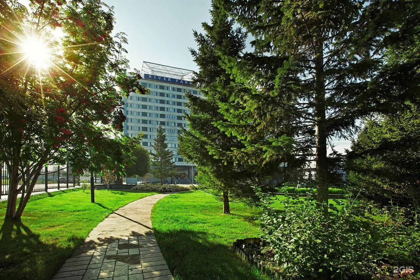 Сайт ривер парк новосибирск. River Park Новосибирск. Отель Ривер парк Новосибирск. Ривьера парк Новосибирск. River Park отель Новосибирск фото.