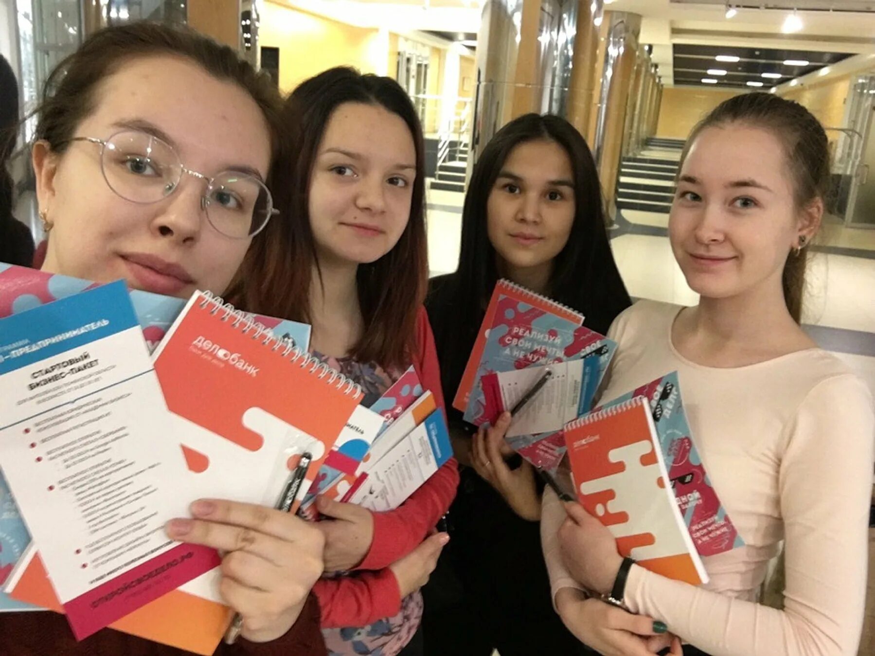 Техникум сервиса и коммерции. Тюменский университет индустрии питания. модельный колледж тюмень. техникум индустрии питания коммерции и сервиса туризм балл аттестата. мцк тюмень общежитие.