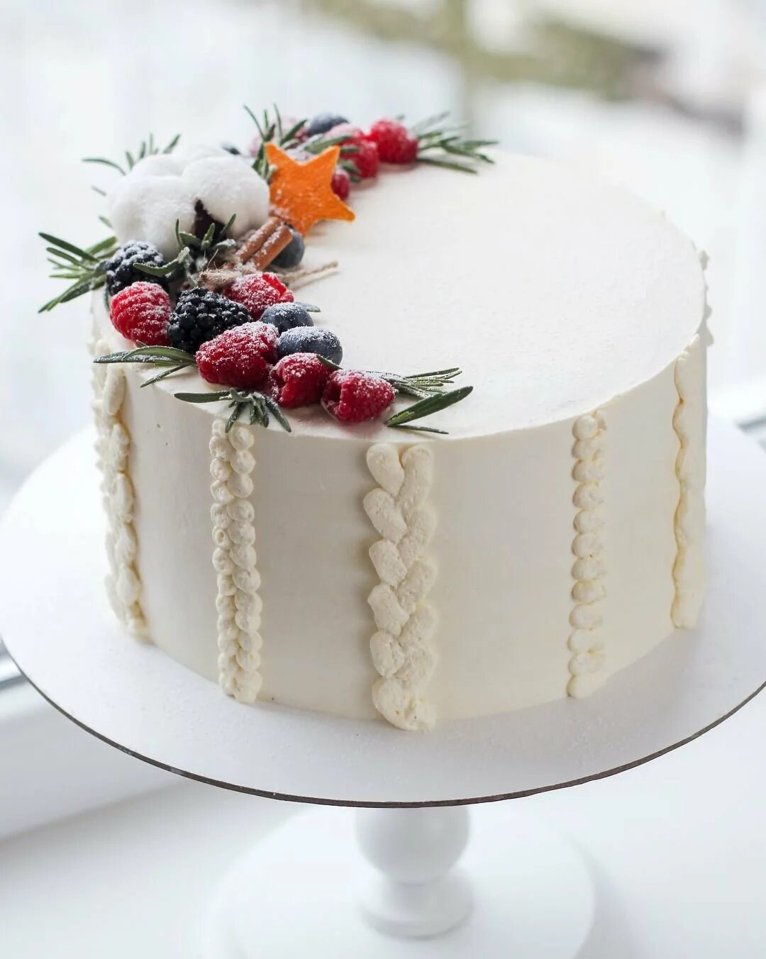 Зимние торты рецепты. Украшение торта. Красивый декор торта. Торт зимний декор. Торт на новый год.