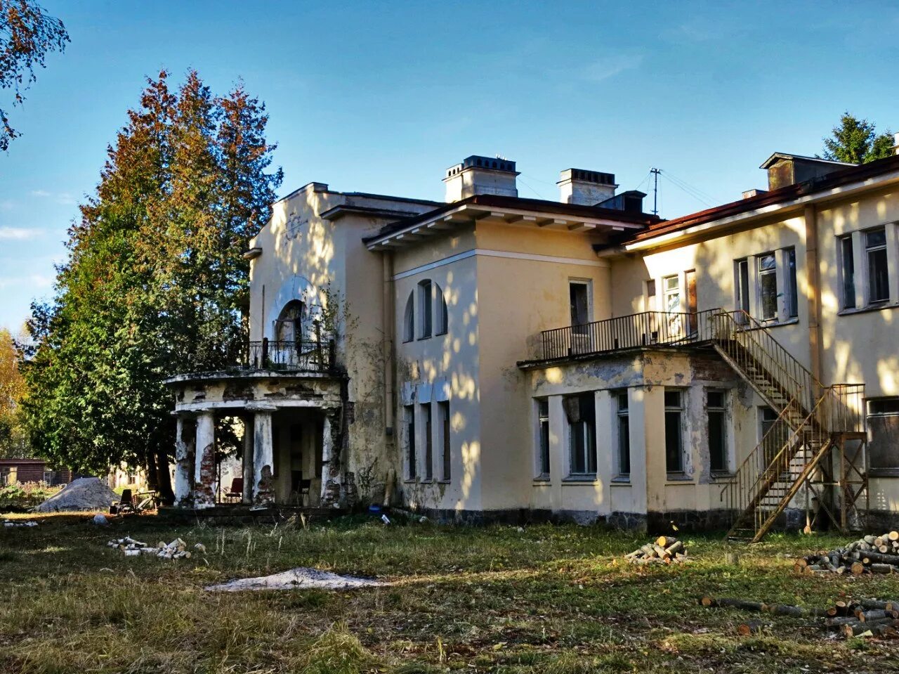 Становиться особняк