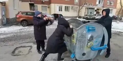 Жители покидали свои дома