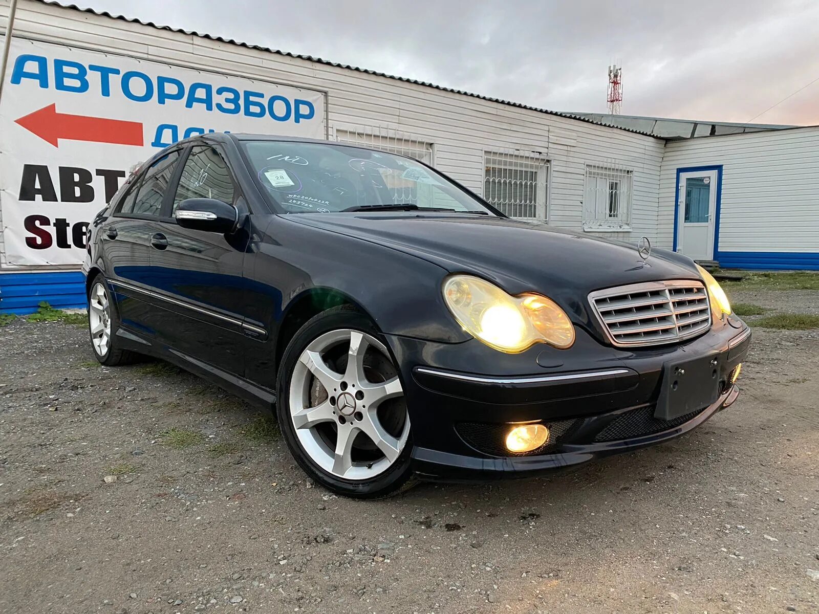 Разборы mercedes. W203 c200 Kompressor. C200 Kompressor w203 стиль. Мерс 203 кузов в Москве. Мерседес c200 Kompressor разбитый.