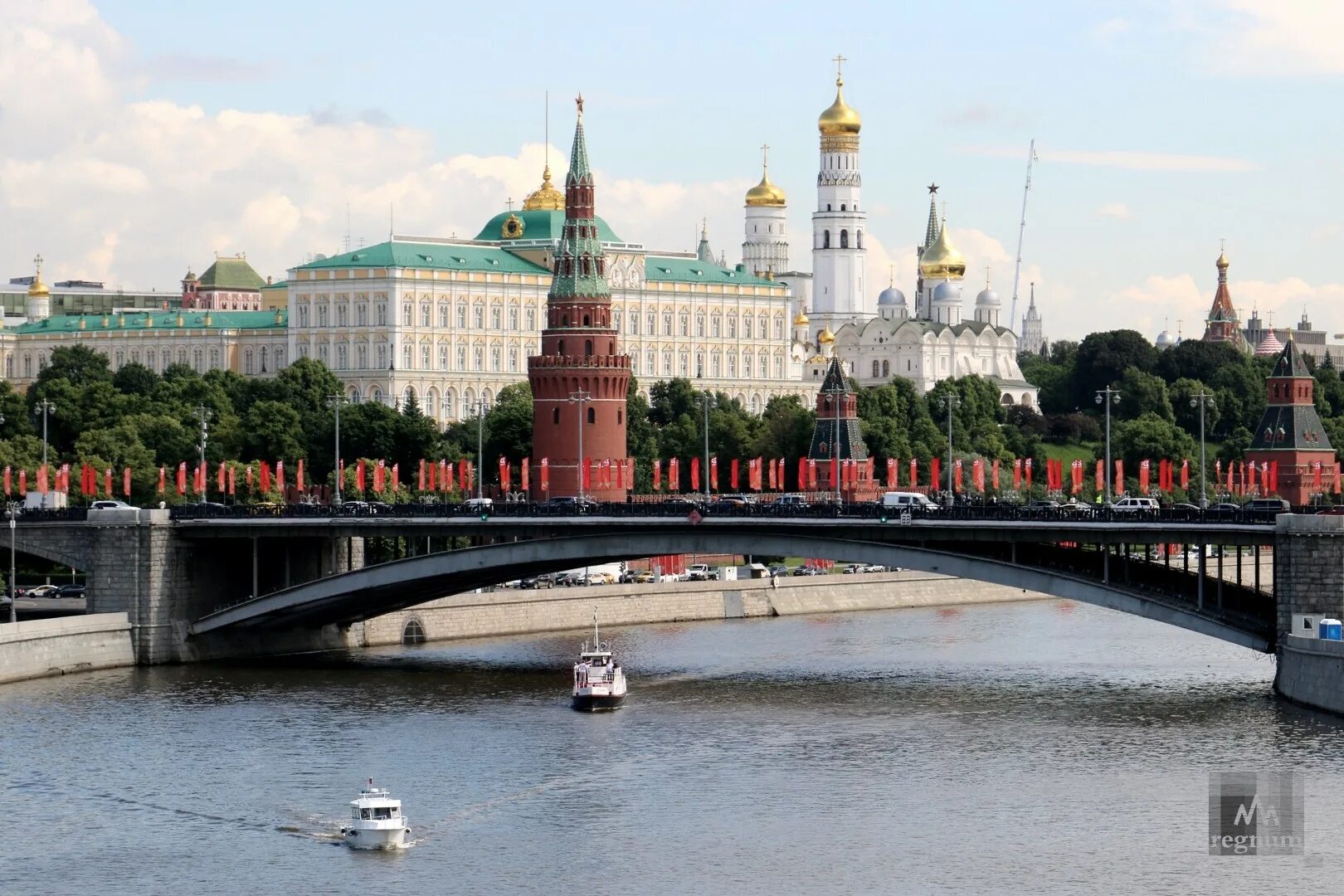 Какие реки протекают у московского кремля. Реки Москвы. Река Москва река. Город Москва река Москва река. Москва река достопримечательности.