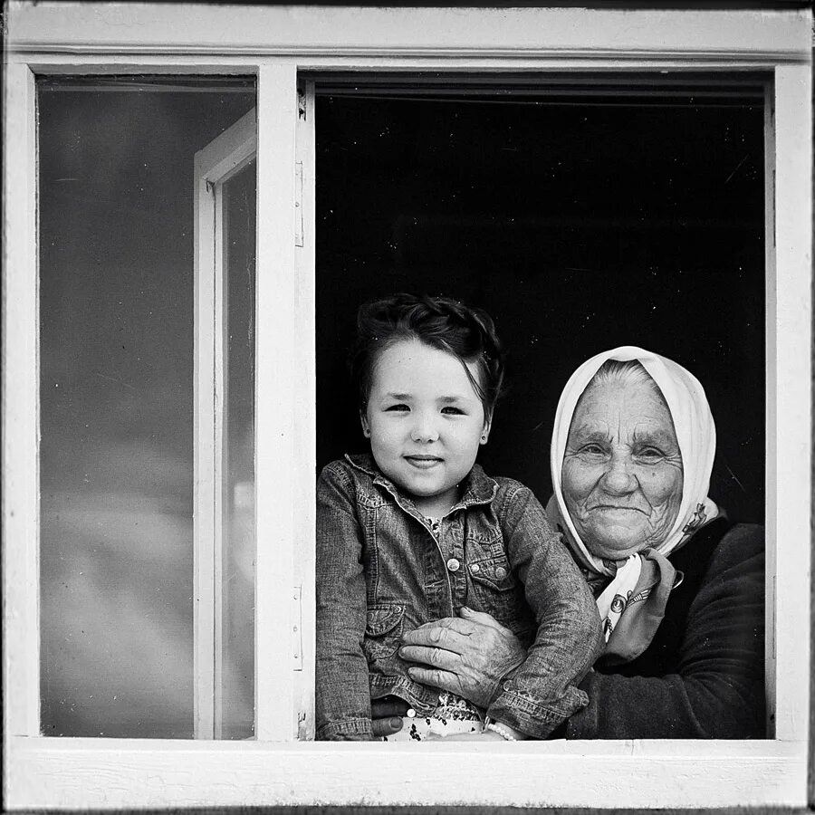 Волосатая мама скрытая. Спрятанная мать. Фотография спрятанная мать. Жанр скрытая мать. Скрывая нашу маму фото.