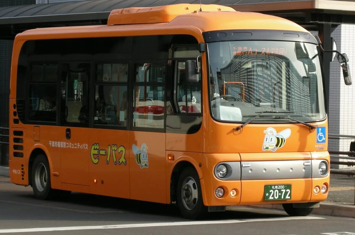 Оранжевый автобус. Большой оранжевый автобус. Оранжевая маршрутка. МАЗ автобус оранжевый.