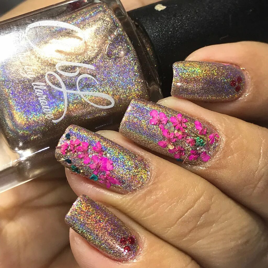 голографик майский жук. дизайн голография. голографический маникюр. ногти с переливом. втирка хамелеон.