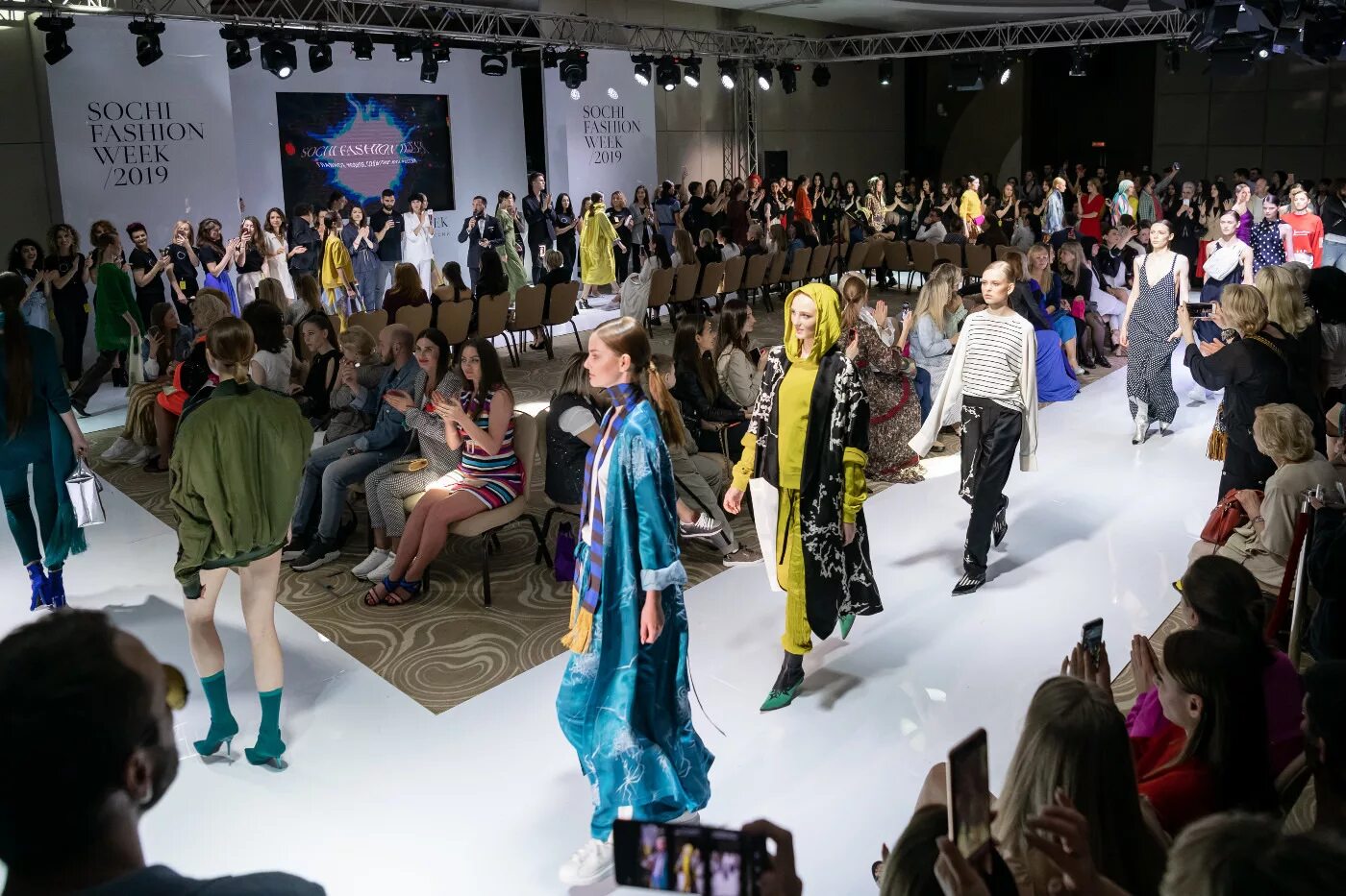 Неделя в сочи цена. Сочи Fashion week 2022. Сочи фэшн Вик 2021. Неделя моды в Сочи 2022. Sochi Fashion week 2022 Сочи.