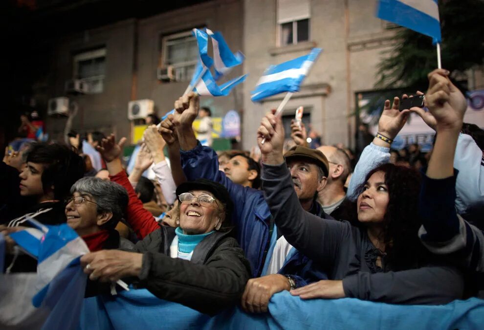 Буэнос-Айрес Аргентина люди. Народы Аргентины. Население Аргентины. Аргентинцы европейцы. Быт народов аргентины