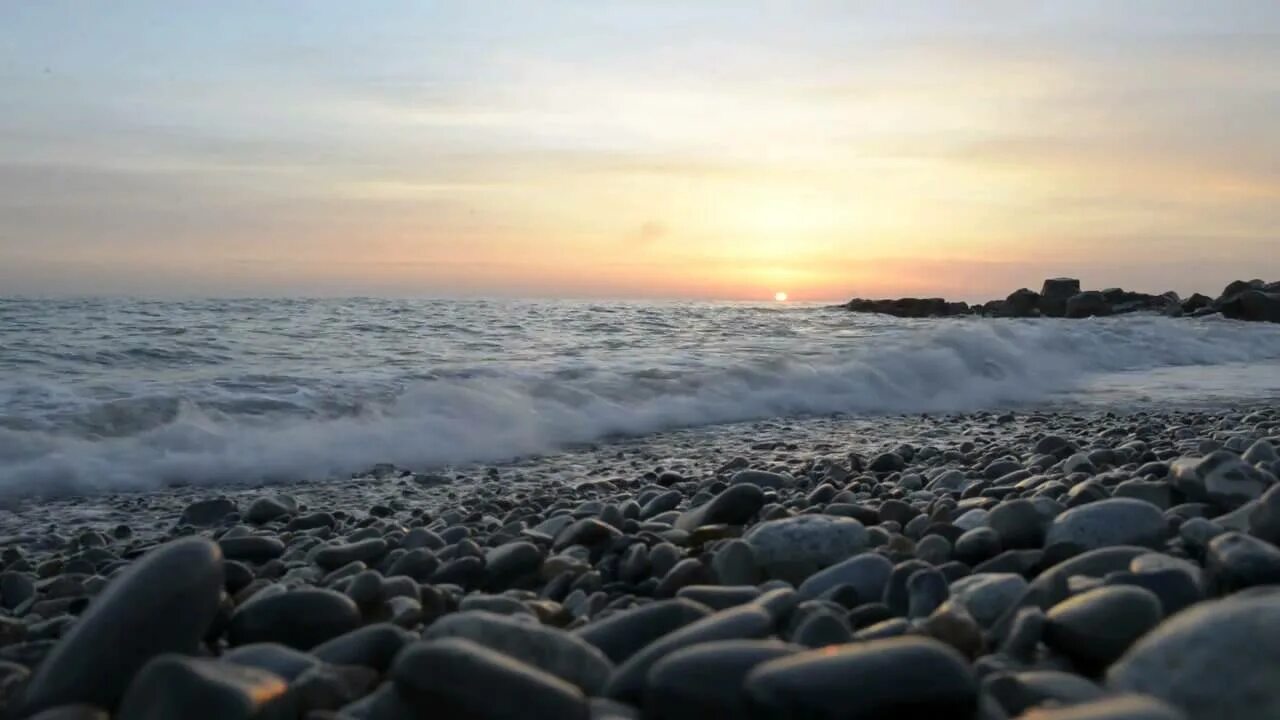 Море вернулась слушать. Море, волна Евпатории. Шум моря в раковине.