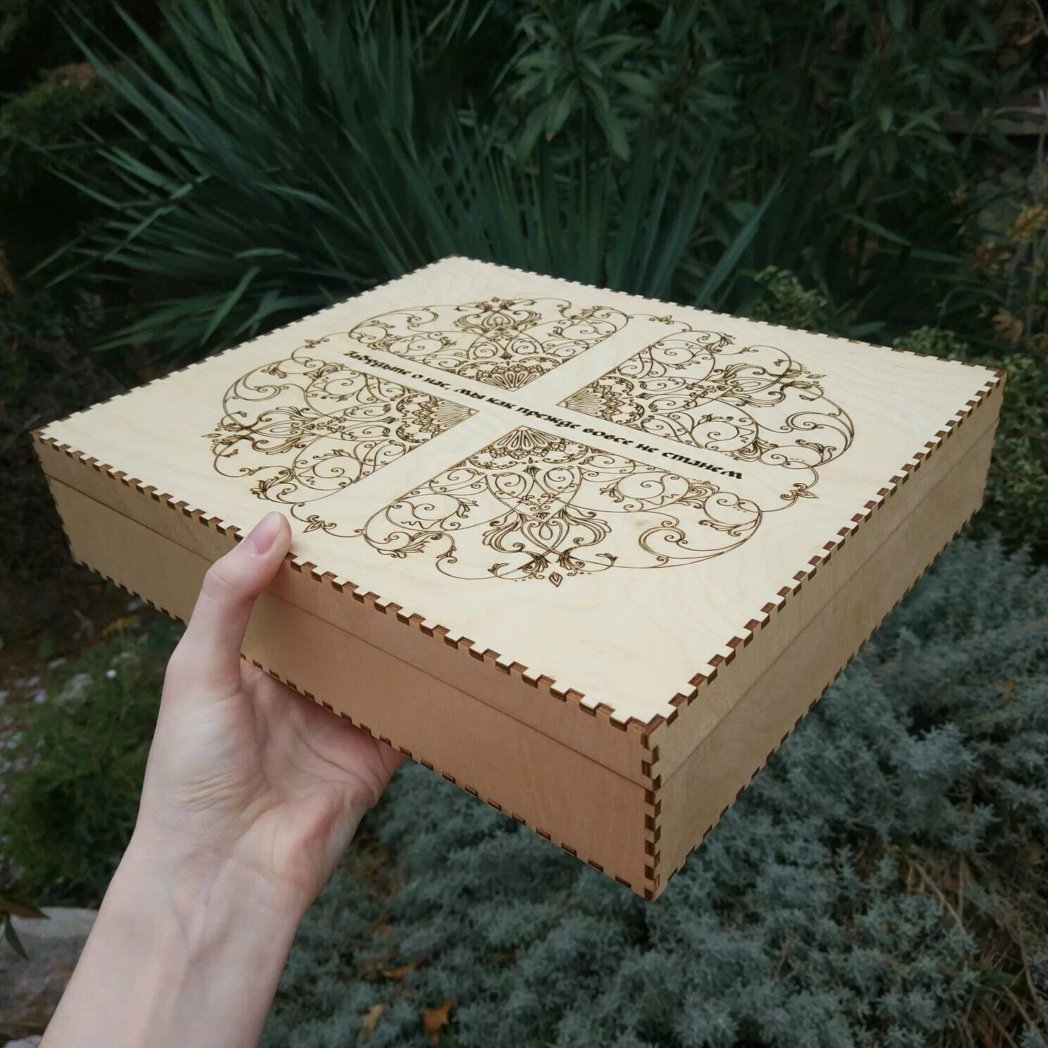 Упаковка из фанеры. Деревянная упаковка для подарков. Коробка для бутылки из фанеры. Упаковка из фанеры. Деревянная коробочка.